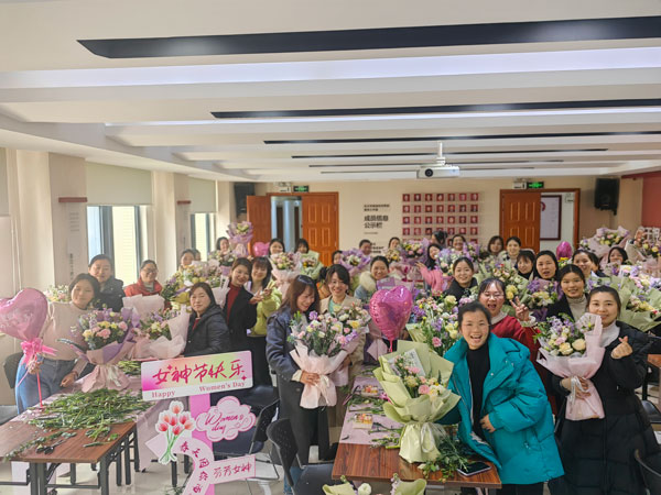 2025完美体育（中国）官方网站
防雷女神节插花沙龙